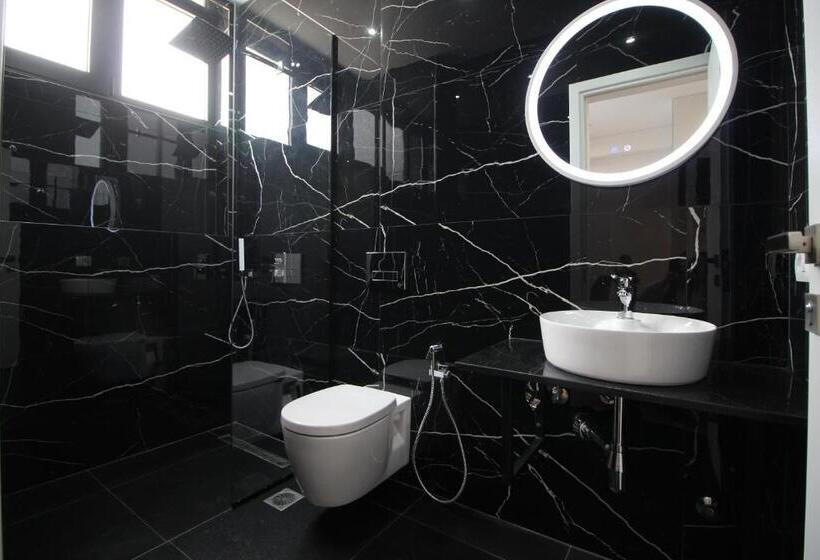 Suite Familiare, Juer