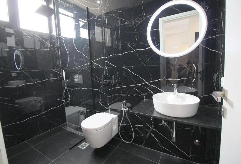 Suite Familiare, Juer