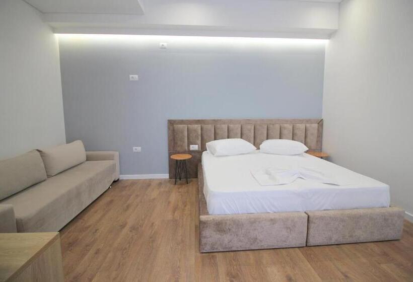 Suite Familiare, Juer