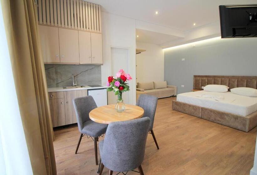 Suite Familiare, Juer