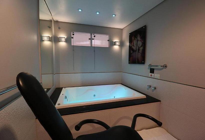 ハイドロマッサージバス付きスイート, Liberty Motel