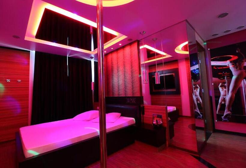 ハイドロマッサージバス付きスイート, Liberty Motel