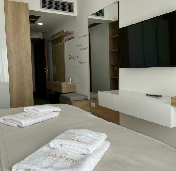 اتاق لوکس با بالکن و چشمانداز دریا, Lux Hotel M