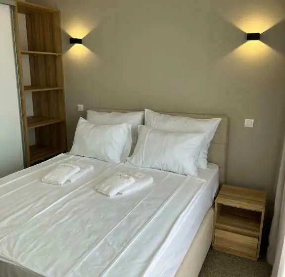 اتاق لوکس با چشم‌انداز دریا, Lux Hotel M