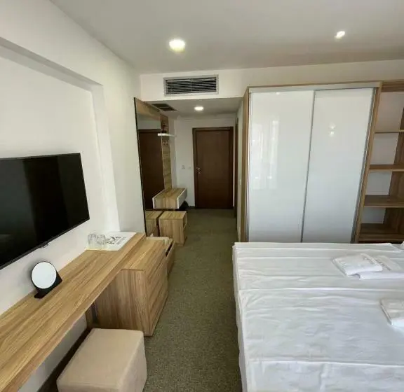 اتاق لوکس با چشم‌انداز دریا, Lux Hotel M