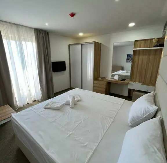 اتاق لوکس سه تخته, Lux Hotel M