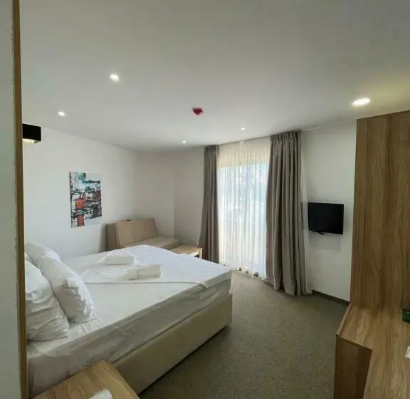 اتاق لوکس سه تخته, Lux Hotel M