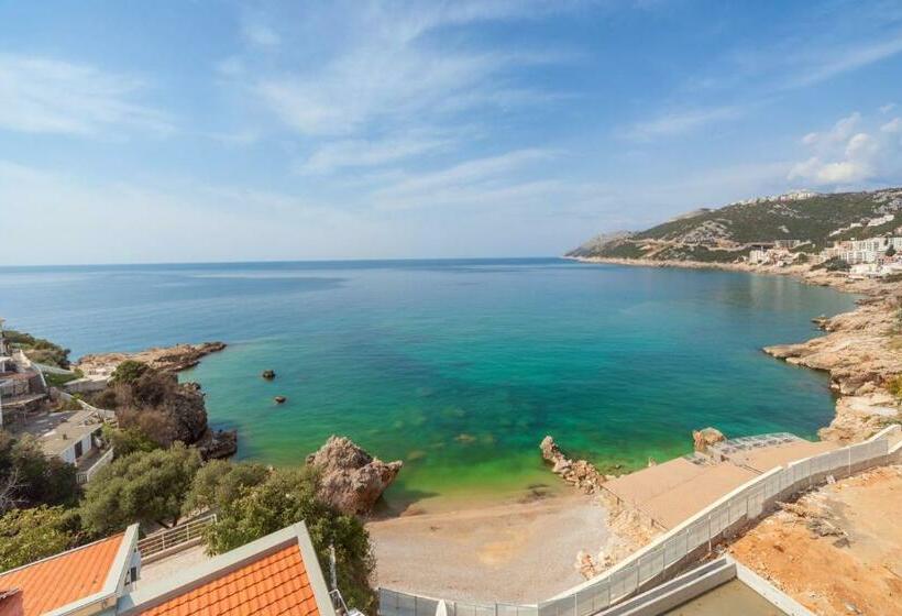 اتاق لوکس با بالکن و چشمانداز دریا, Villa Blue Bay