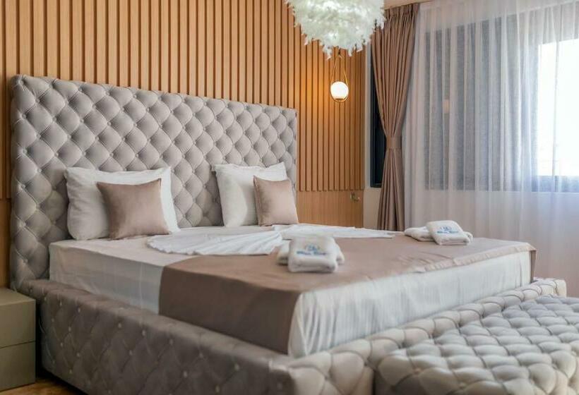 اتاق لوکس با بالکن و چشمانداز دریا, Villa Blue Bay