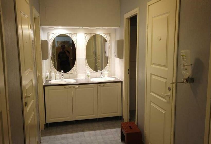 בקתת חדר, Seitsemän Sillan Majatalo