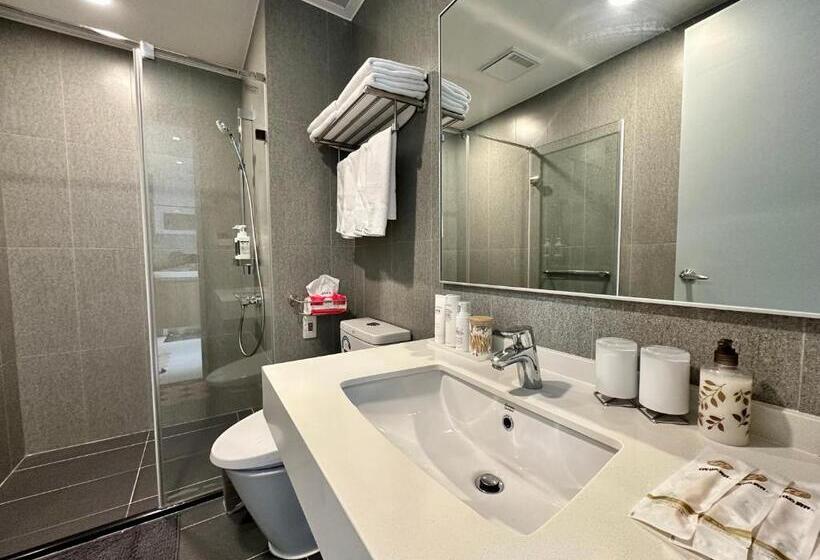 استودیو خانوادگی, 海濱閣