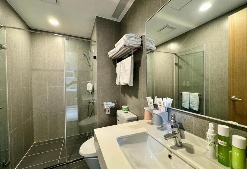 استودیو خانوادگی, 海濱閣