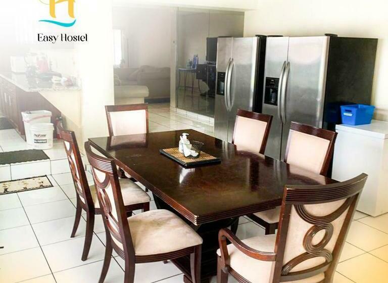 اتاق اکونومی, Easy Hostel