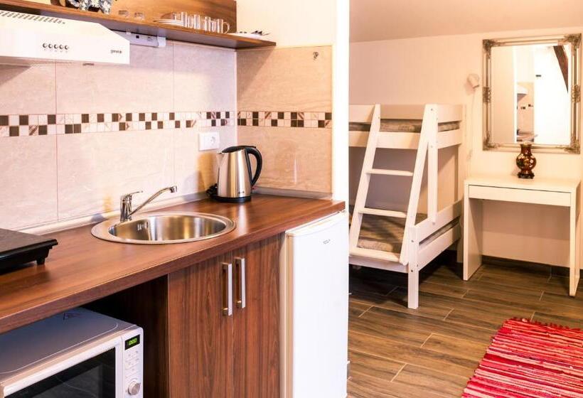 اتاق خانوادگی, Cider&squash, Grncarska 8, Prnjavor