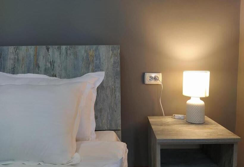 اتاق استاندارد با چشم‌انداز باغ, Shanshe