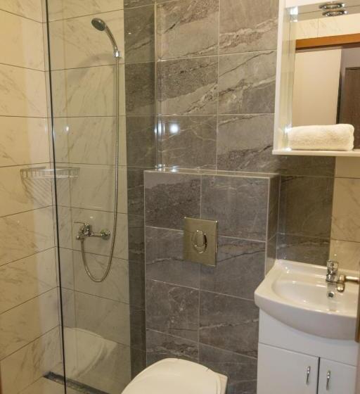 اتاق کلاسیک سه تخته, Viktorijini Konaci