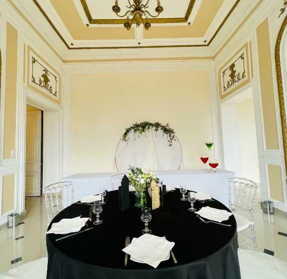 디럭스 4인 룸, Château De Crènille