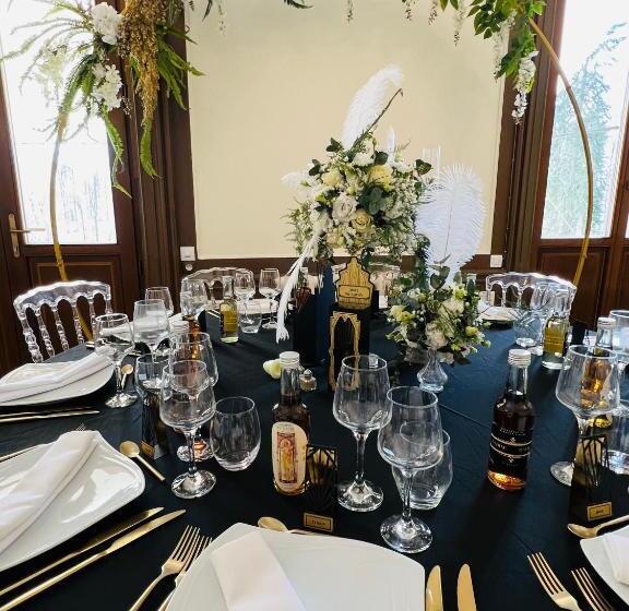 이코노미 룸, Château De Crènille