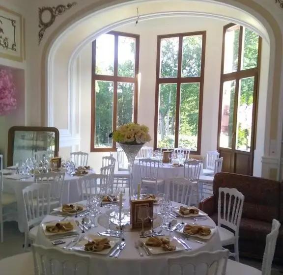 ガーデンビュースタンダードルーム, Château De Crènille