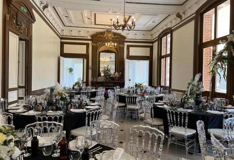 이코노미 룸, Château De Crènille