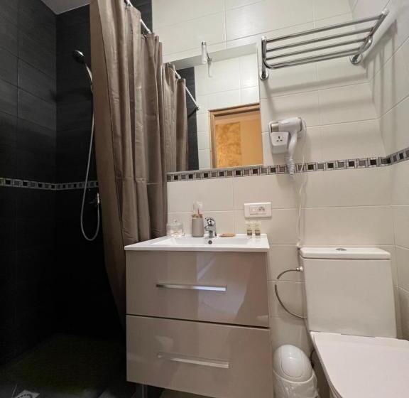 이코노미 룸, Château De Crènille