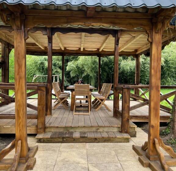 정원 전망 4인용 스탠다드 룸, Château De Crènille