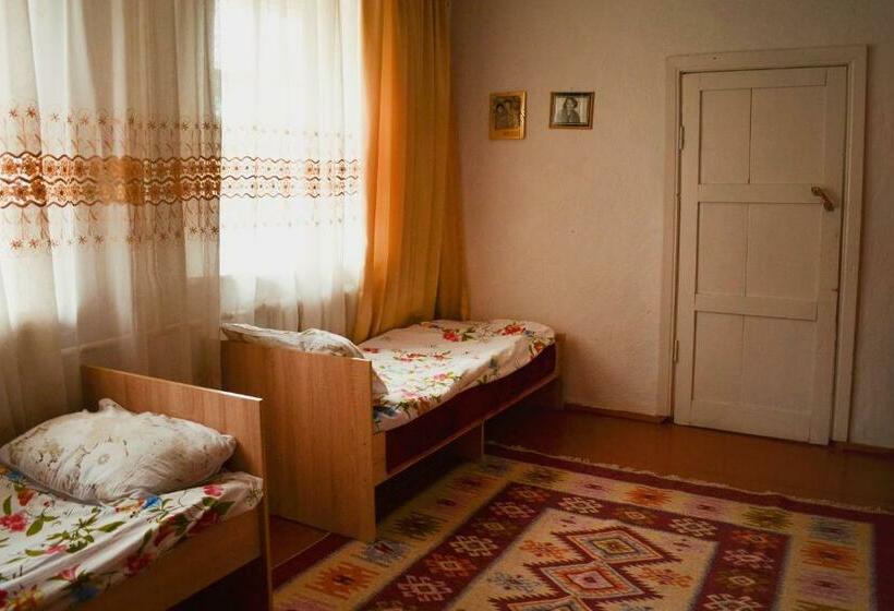 اتاق استاندارد سه نفره, Guesthouse Bermet