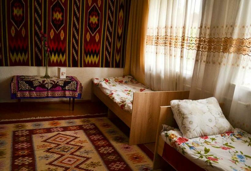 اتاق استاندارد سه نفره, Guesthouse Bermet