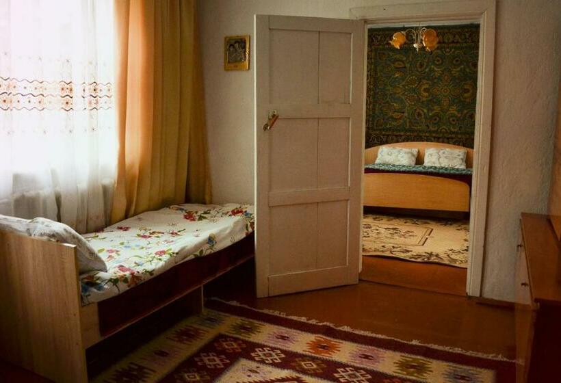 اتاق استاندارد سه نفره, Guesthouse Bermet