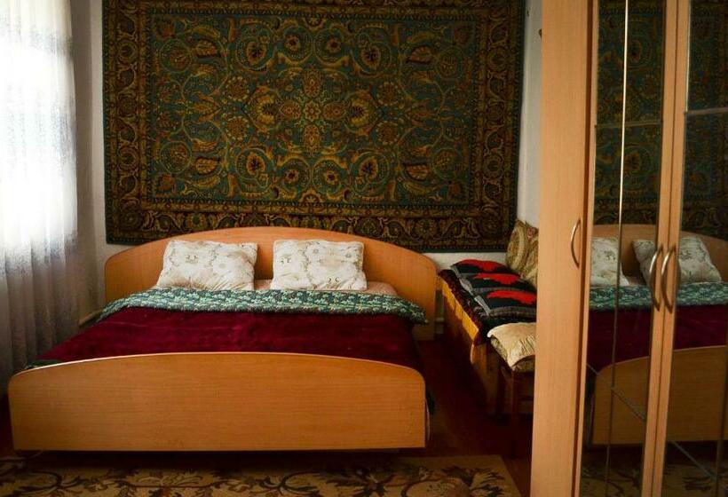 اتاق استاندارد سه نفره, Guesthouse Bermet