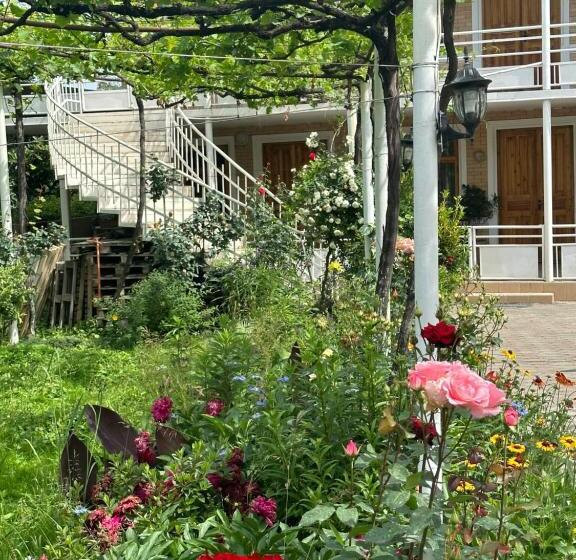 اتاق استاندارد سه نفره, Zaali S Wine Cellar