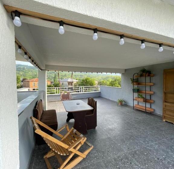 اتاق استاندارد سه نفره, Zaali S Wine Cellar