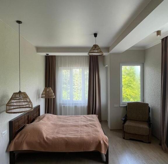 اتاق خانوادگی, Zaali S Wine Cellar