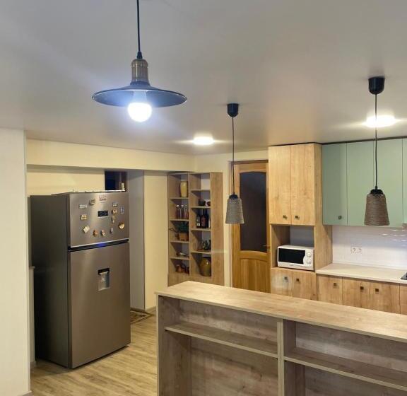 اتاق اکونومی, Zaali S Wine Cellar