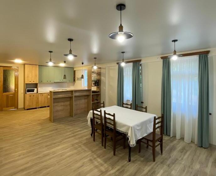 اتاق اکونومی, Zaali S Wine Cellar