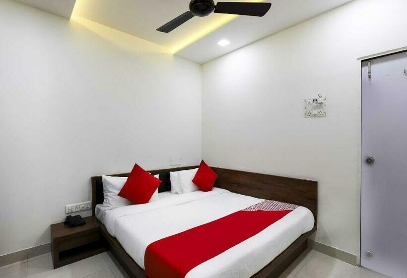 标准间, Oyo Sumukh