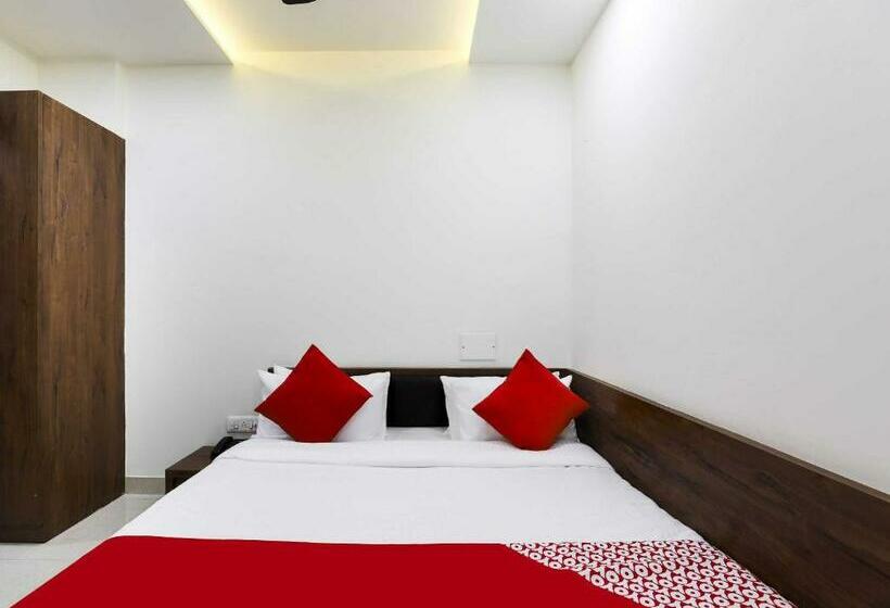 标准间, Oyo Sumukh