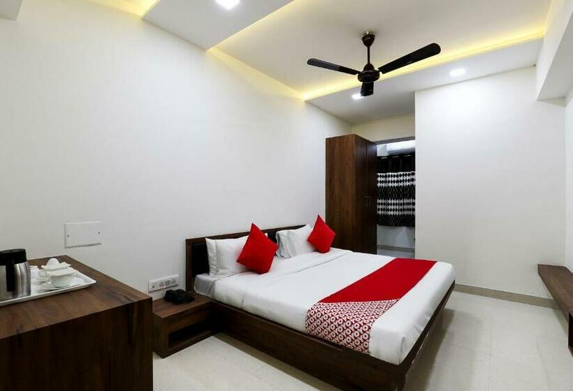 标准间, Oyo Sumukh