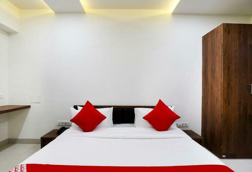 标准间, Oyo Sumukh