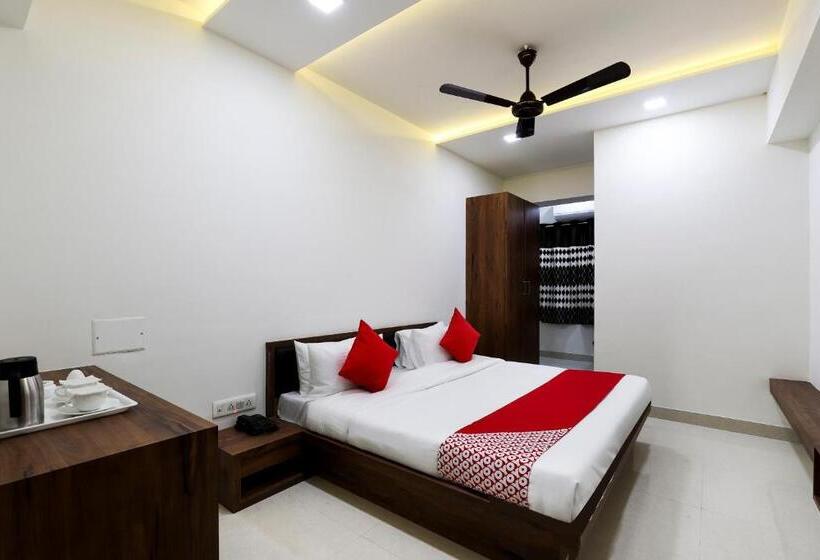 标准间, Oyo Sumukh