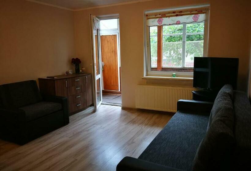 اتاق استاندارد چهارنفره با سرویس بهداشتی مشترک, Svečių Namai Pervalkoje