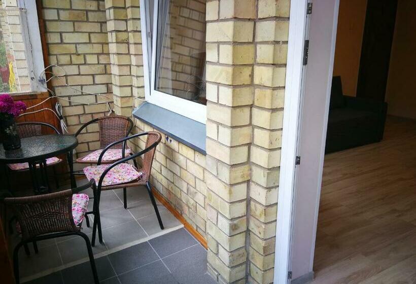 اتاق استاندارد چهارنفره با سرویس بهداشتی مشترک, Svečių Namai Pervalkoje