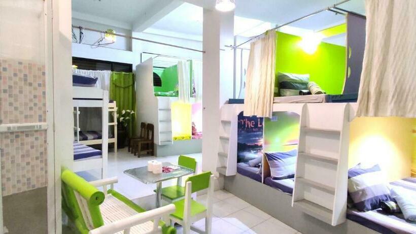 חדר משפחתי, Hr S Residence