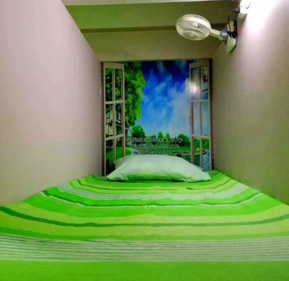 חדר משפחתי, Hr S Residence