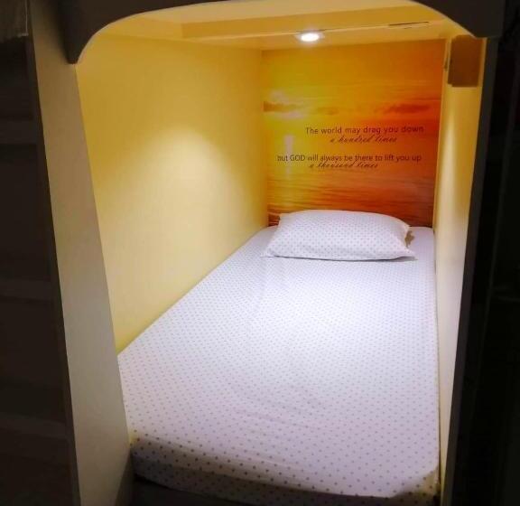 חדר משפחתי, Hr S Residence