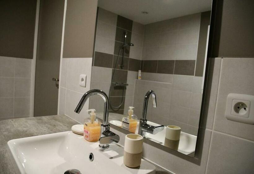 غرفة قياسية لذوى الاحتياجات الخاصة, B&b Angueur