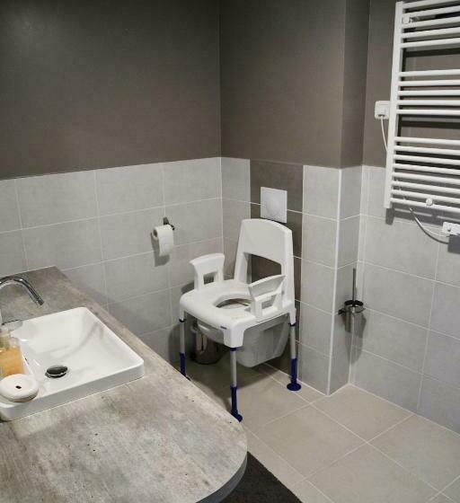 غرفة قياسية لذوى الاحتياجات الخاصة, B&b Angueur