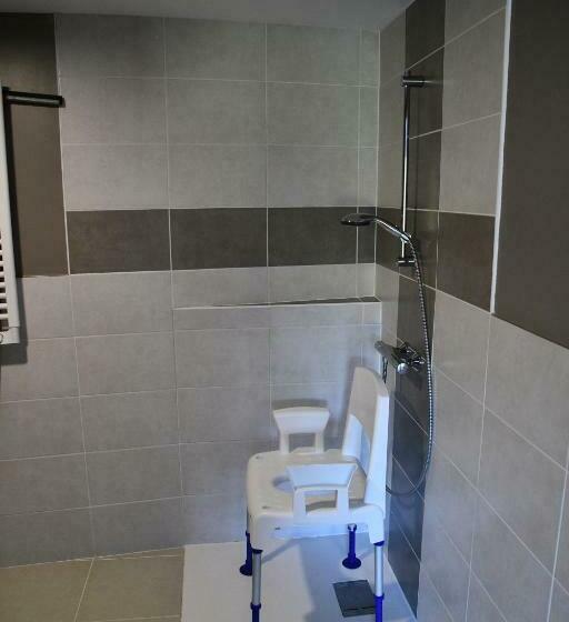 غرفة قياسية لذوى الاحتياجات الخاصة, B&b Angueur