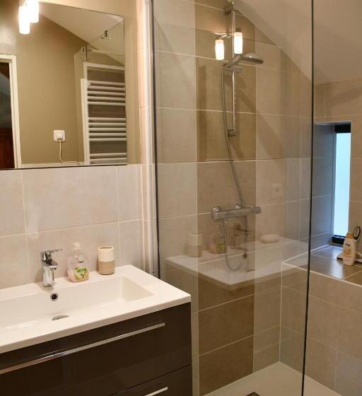 غرفة قياسية رباعية, B&b Angueur