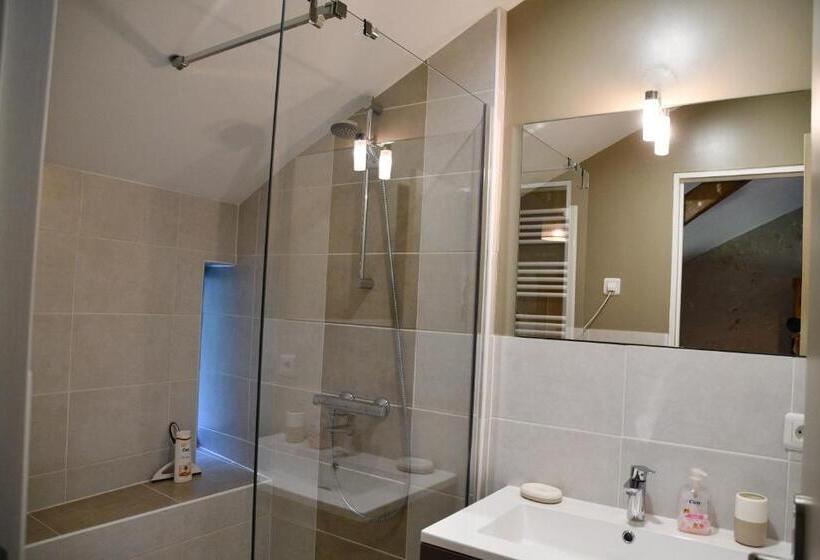 غرفة قياسية رباعية, B&b Angueur